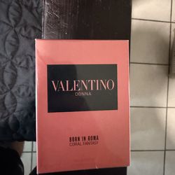 Valentino Donna born in Roma coral fantasy