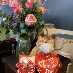 Valentines Day flowers And Gifts