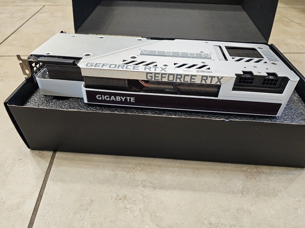 Rtx Gigabyte 3090 24 GB VRAM VISION OC WHITE
