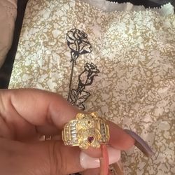 Gold plated with four layers of 14k gold, suitable for daily use, can get wet, very good quality, does not harm the skin, ring size 9