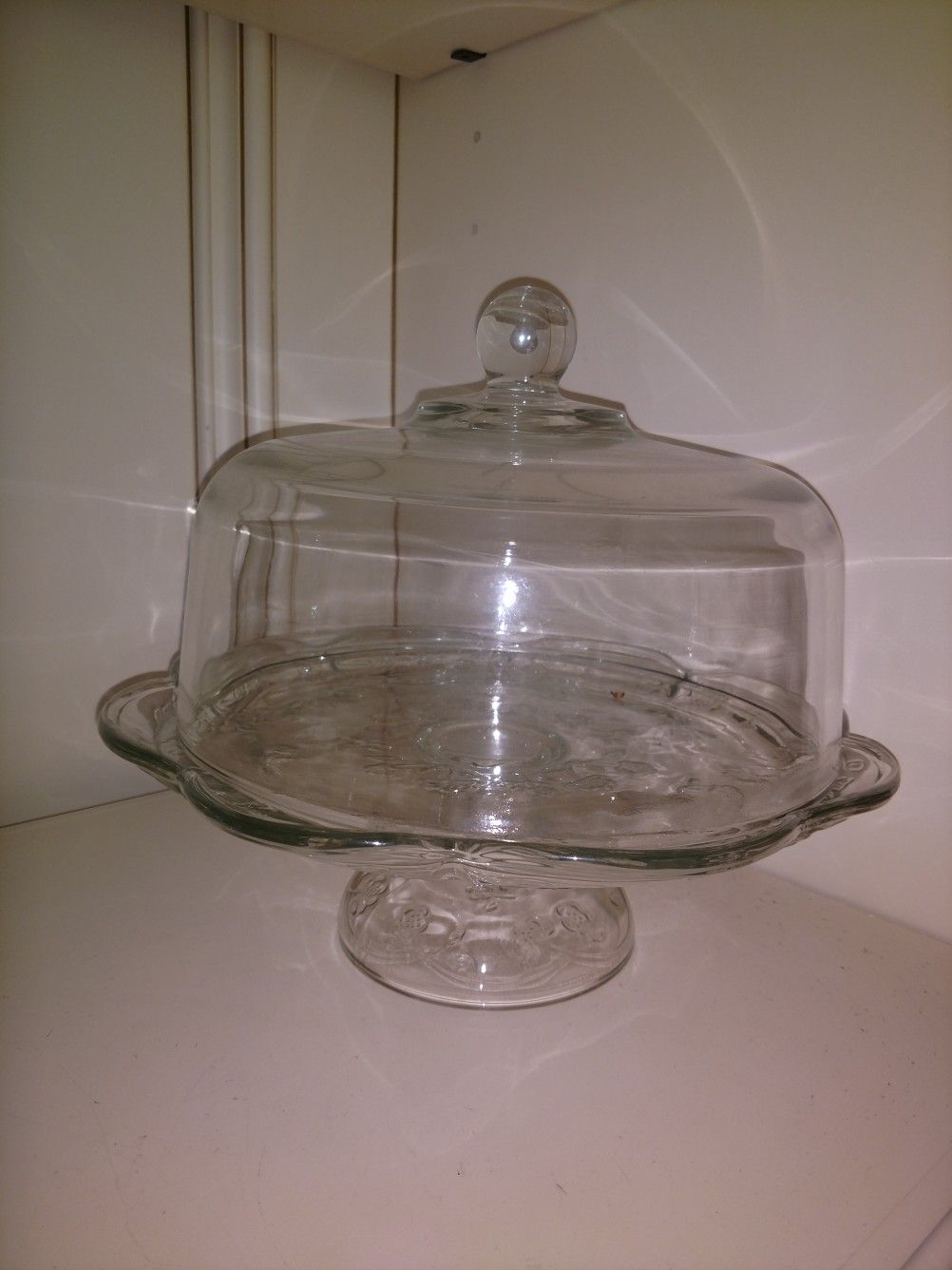 Glass cake dish