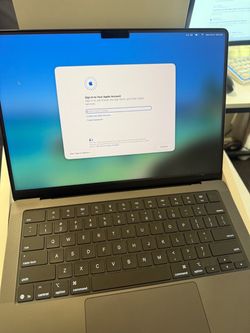 Apple 2025 MacBook Pro