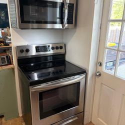 Black And Silver Range (oven+stovetop)