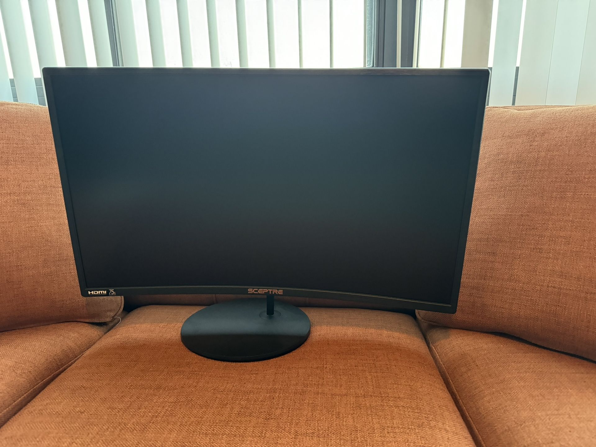 27 inch curved Spectre Monitor