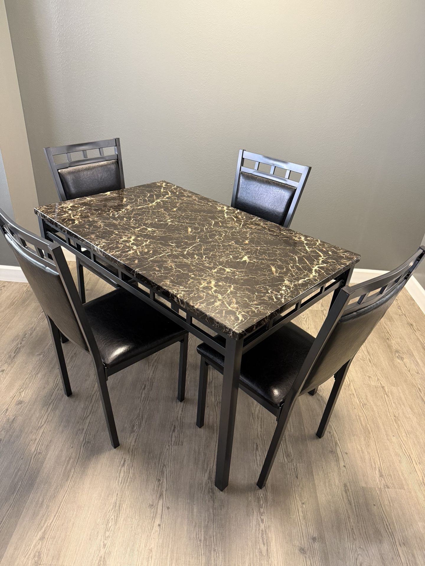 Medium Dining Table W/chairs
