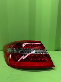 2010 2011 2012 2013 MERCEDES-BENZ E350 E550 Coupe Left Driver Side Quarter Panel /Outer Tail Light OEM A2079060358