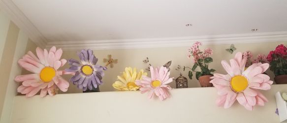 Large Crepe Paper Daisy Flowers