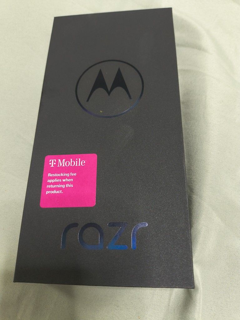  2025 MOTOROLA RAZOR