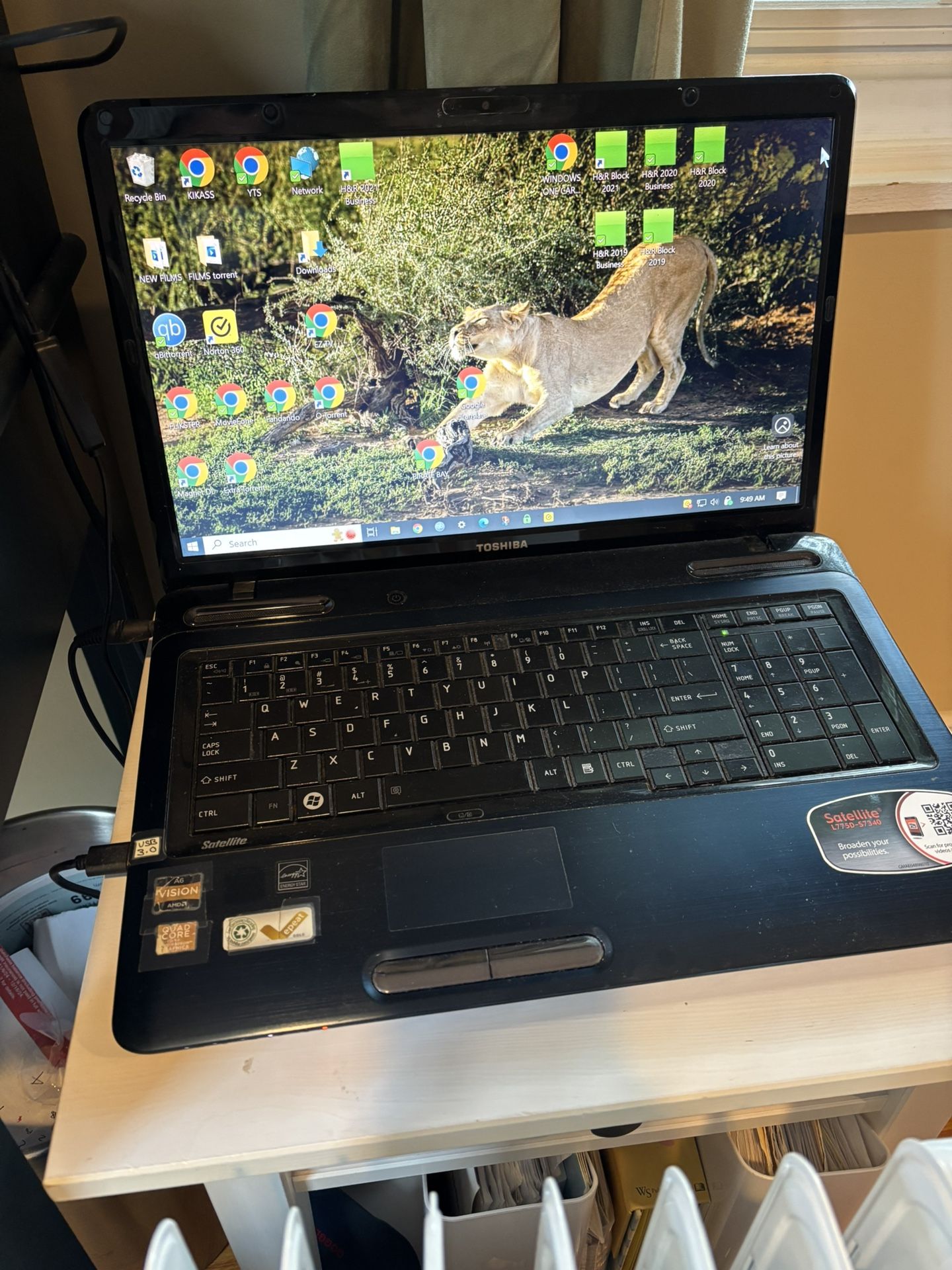 Toshiba Satellite 17” HD Blue Ray Player