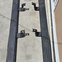 Toyota Tundra Running/Steps. 