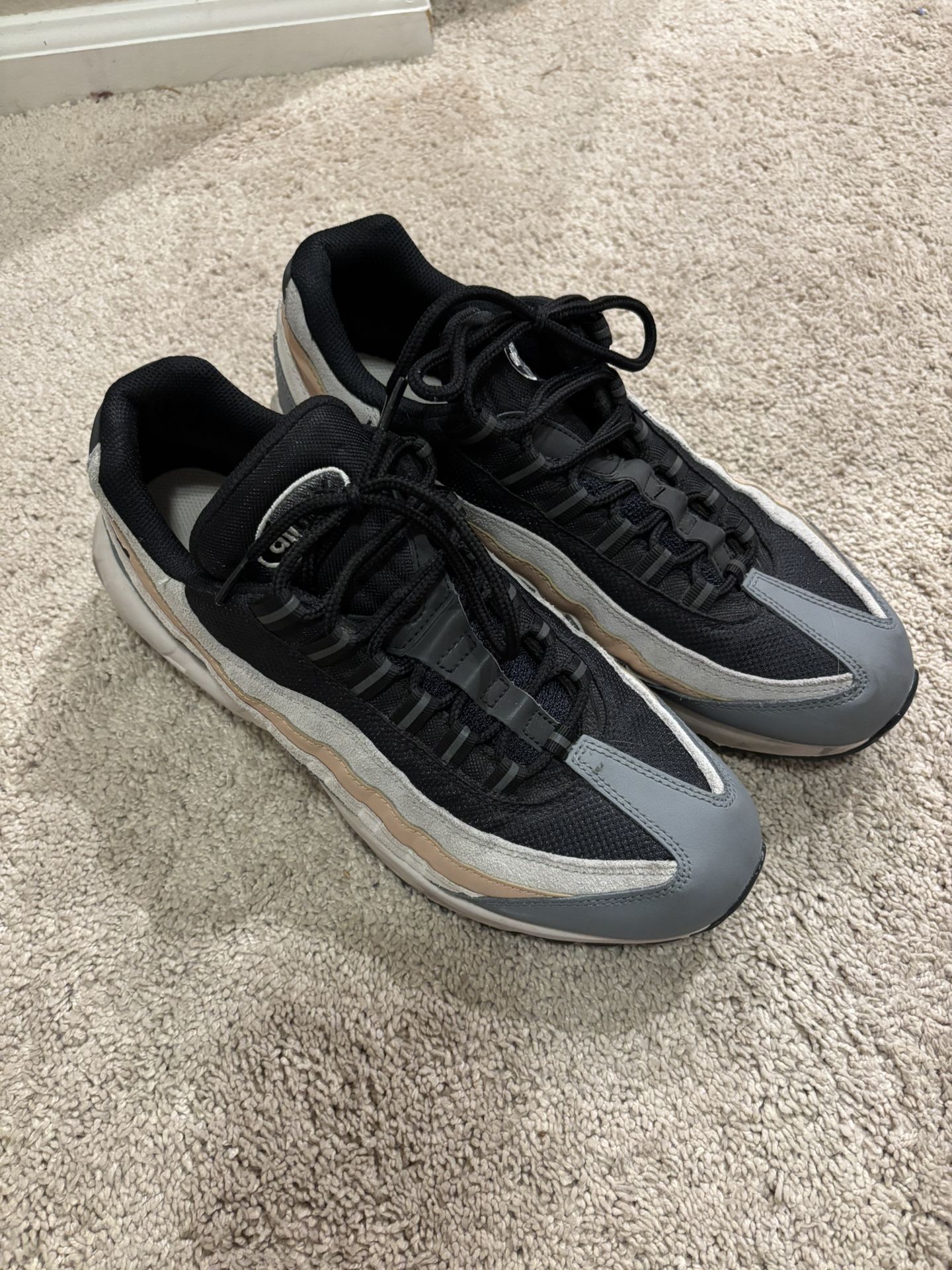 Nike Air Max 95 – Smoke Grey / Light Smoke Grey / Hemp / Black