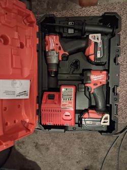 MILWAUKEE FUEL 18V DRIVER DRILL AND IMPACT WITH 5.0 BATTERIES