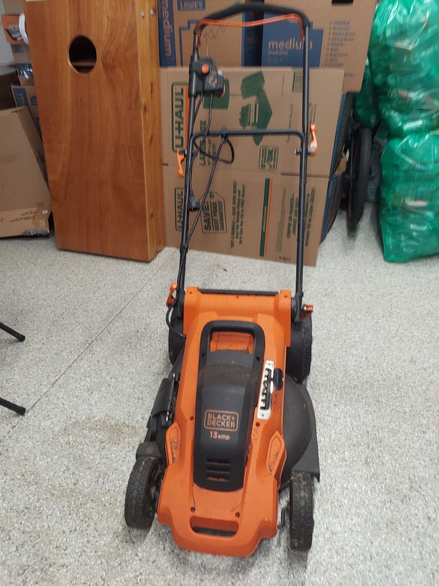 BLACK+DECKER Electric Lawn Mower, 12-Amp, 17-Inch, Corded (BEMW482ES) for  Sale in Cleveland, OH - OfferUp