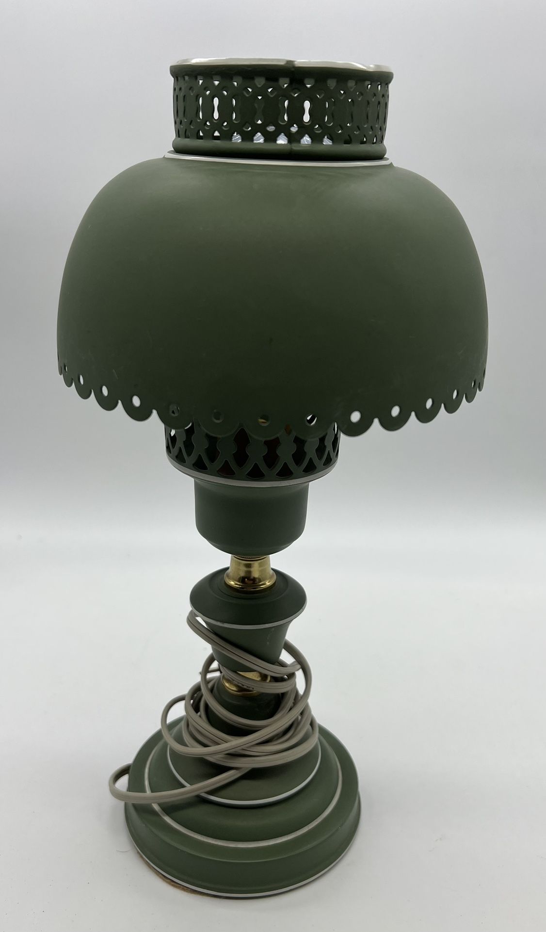 Vintage Avocado Green Metal Desk Accent Lamp/ Metal Shade 9.5” tall