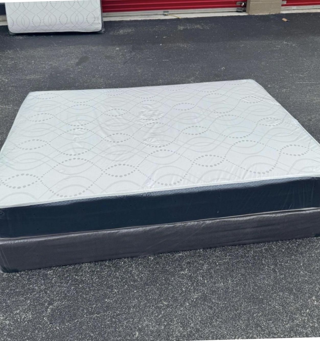 NEW Mattress Queen Size Regular With Box Spring // Offer  🚚