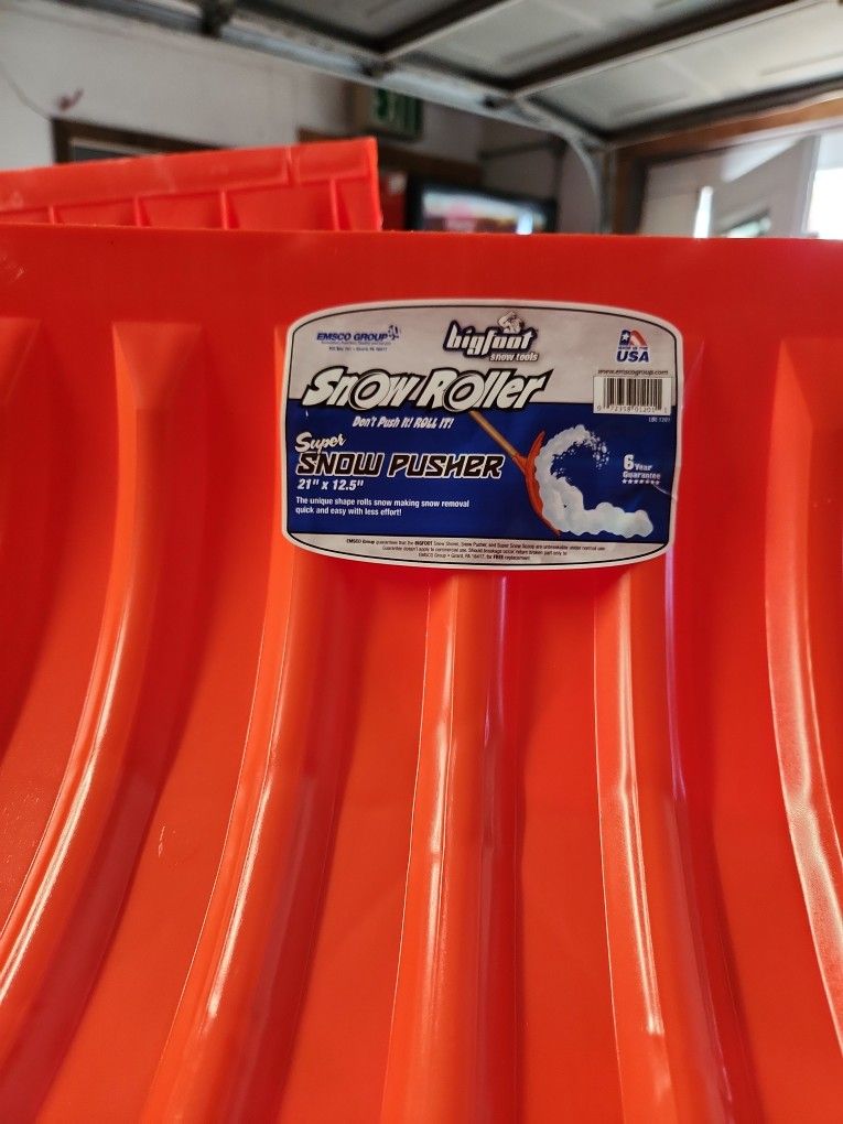 Snow Pusher Shovels 21in   Bigfoot 