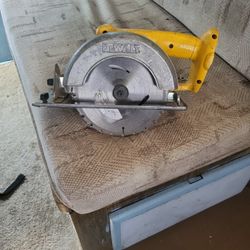 Dewalt 18 Volt Cordless Circular Saw