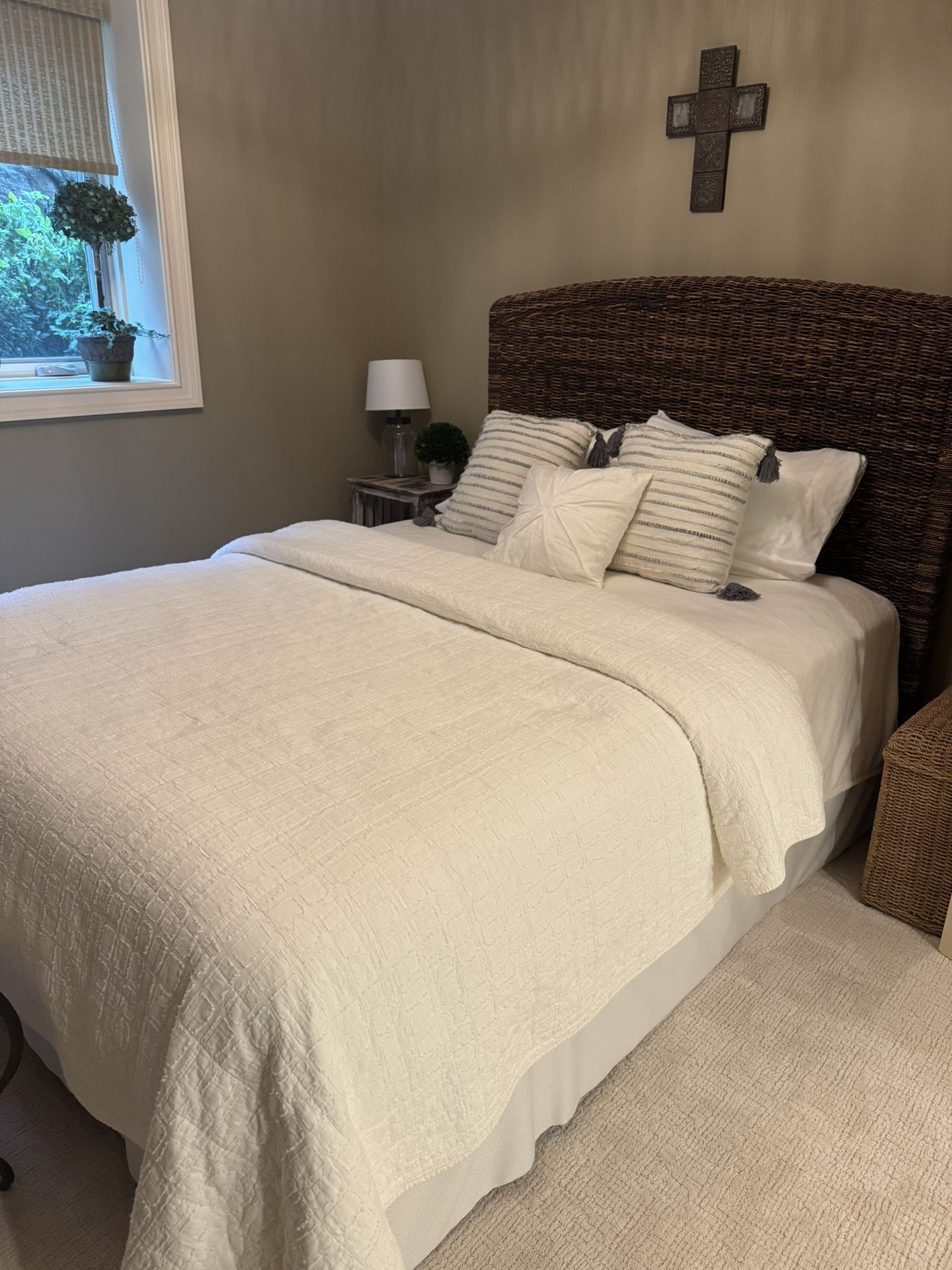 Free Queen Bed With Rattan Headboard