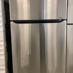 LG Refrigerator Stainless Steel 68 High by 33 Wide like New Works Perfectly Very Clean 1216 hartford Turnpike Vernon CT 