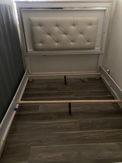 Disponible sólo es la base No incluye colchón