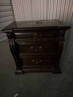 Dark Wood 3-Drawer Nightstand