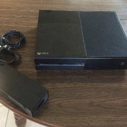 Xbox One With 14 Games 2 Controllers