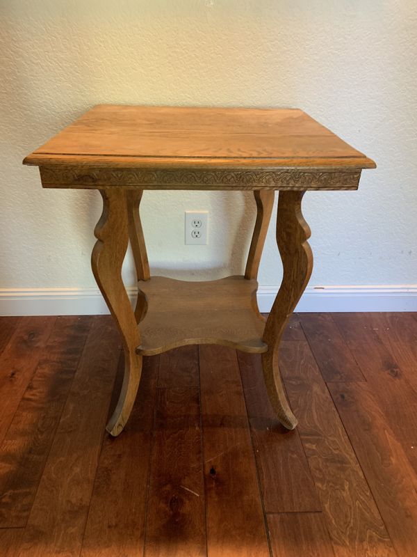 Table; Solid oak, antique 24" x 24" x 29"H; 10 min from ...