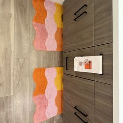 Colorful wave pattern bathroom rugs