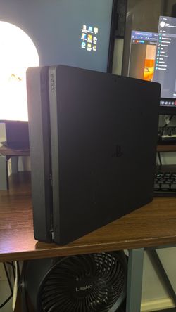 PLAYSTATION 4 SLIM