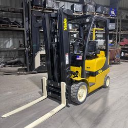 2017 Yale 5000 lbs capacity forklift