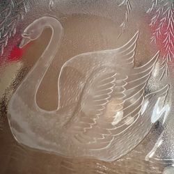 VTG 1989 L.E.Smith Frosted Etched Swan Serenade Platter 13”