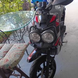 electric Scooter, New Batteries, 35- 40 Miles, 72 Volt Batteries