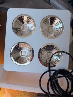 Hydroponic LED grow light