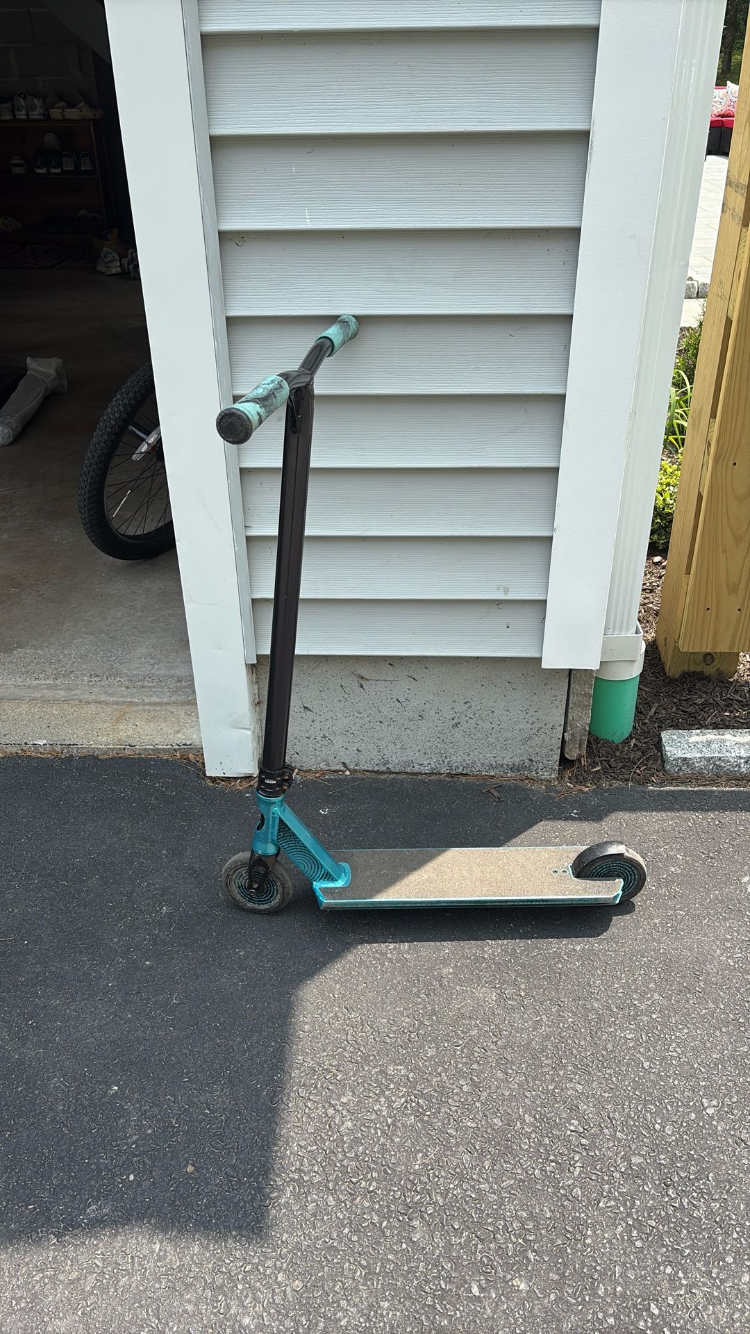 Lucky Brand Scooter Tricks