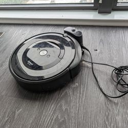 iRobot Roomba i3 Vacuum with Charging Dock