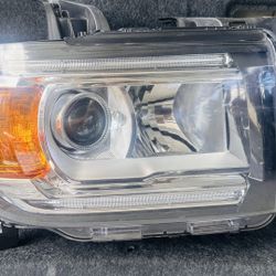 2018 OEM GMC Canyon Right Side Halogen Headlight 