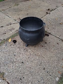 Black Metal Halloween Witches Cauldron Halloween Prop Indoor/ Outdoor