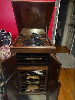 Victor Talking Machine Company phonograph