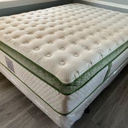 14in Queen Elite Organic Superior Hybrid Gel Memory Foam Pillow Top Mattress and Boxspring 