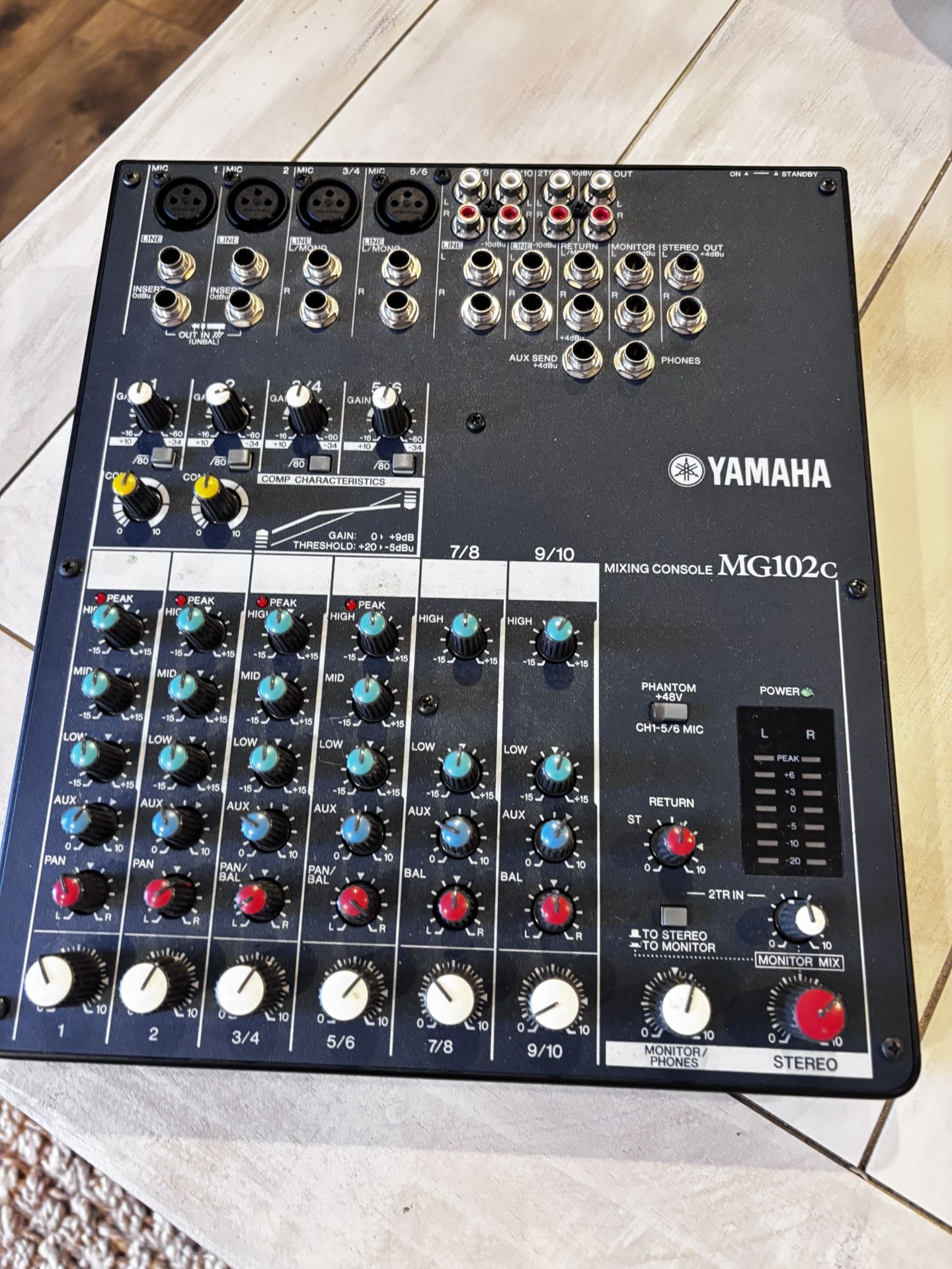 Mixing console YAMAHA MG102c