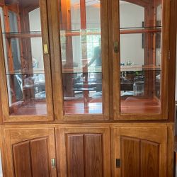 Hutch/Curio Cabinet/Buffet
