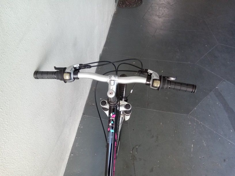 BICYCLE TREK 21 SPEED SIZE 24 BRAND NEW