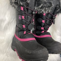 SNOW BOOTS FOR GIRLS SIZE 12.     BEAUTIFUL/Warm Snow Boots 25$ Perfect Condition