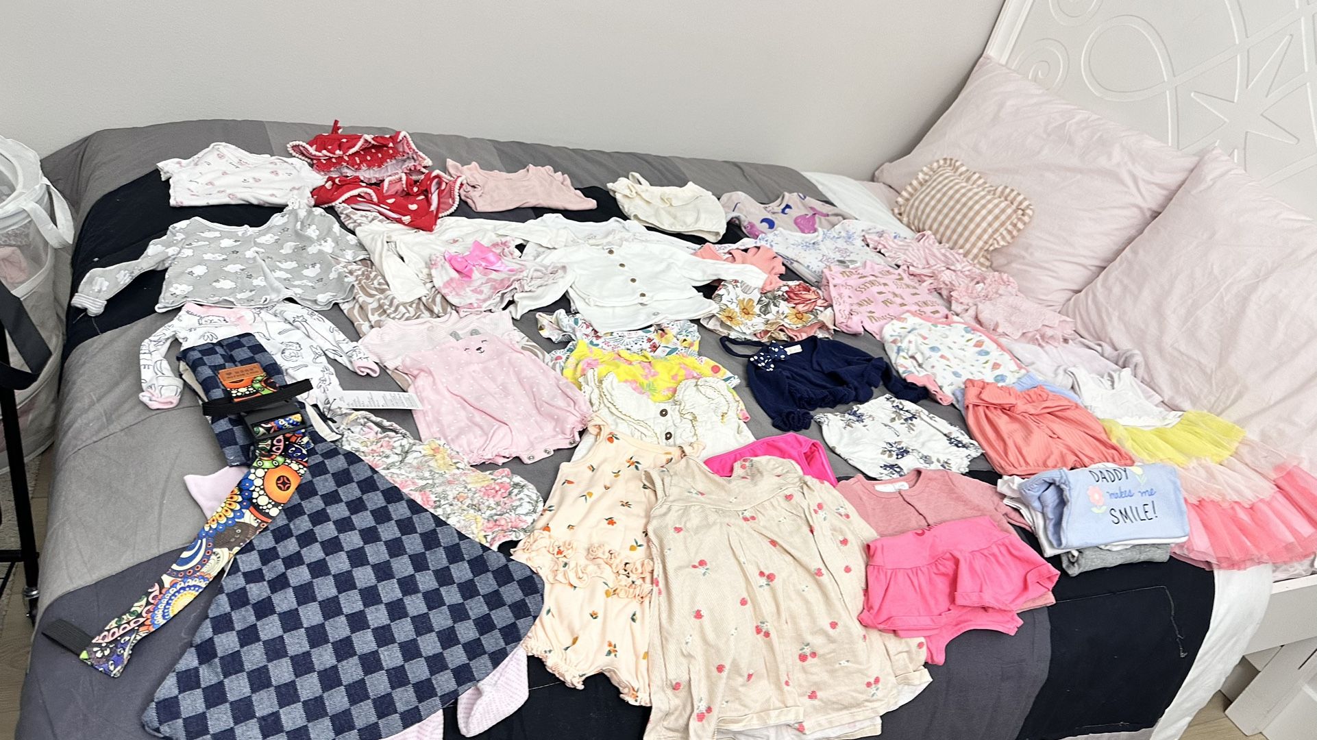 Girl's clothing bundle - Newborn To 12m