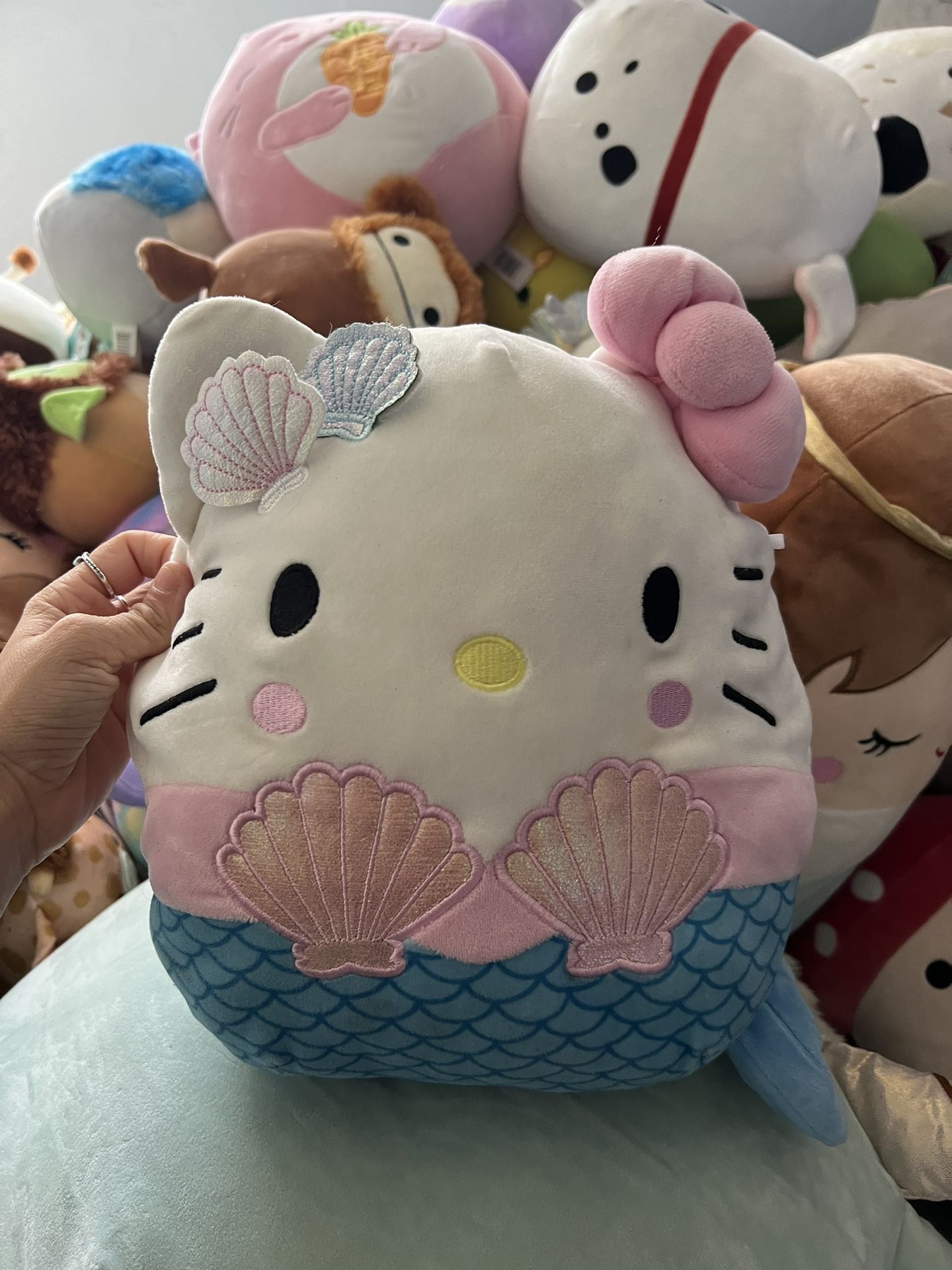 16in Squishmellow HELLO KITTY Edition