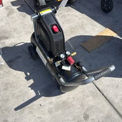 Husky 8 Gallon Hot Dog Air Compressor 