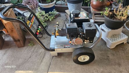 2700 PSI gas pressure washer
