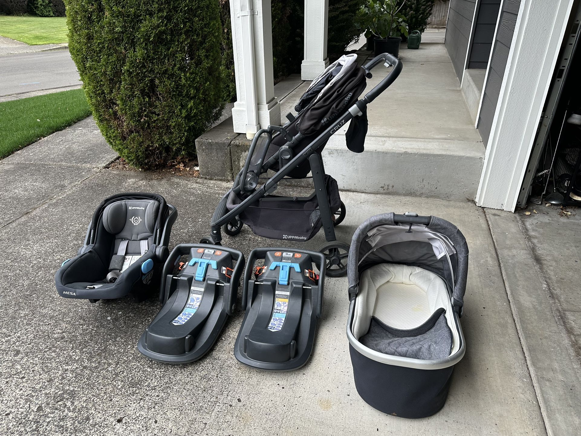 UppaBaby stroller Cruz, toddler seat, tray attachment, Bassinet, Infant Car seat, and 2 bases