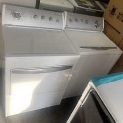 WHIRLPOOL WASHER AND GAS DRYER MATCHING SET