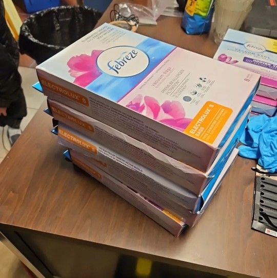 Febreze Electrolux Canister Vacuum S Bags – 8 Count, Open Box #104